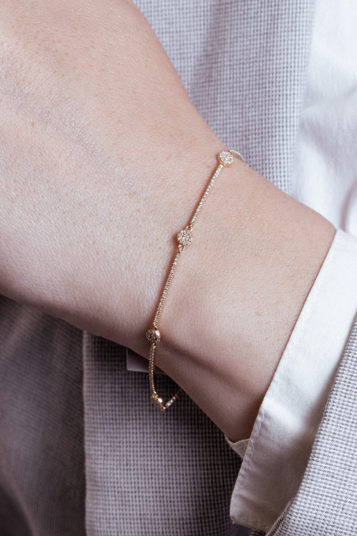 DAINTY DIAMOND DISC STATION BRACELET