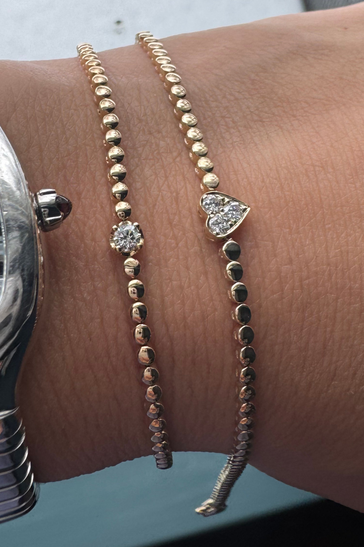 GOLD BEADED BRACELET WITH DIAMOND HEART