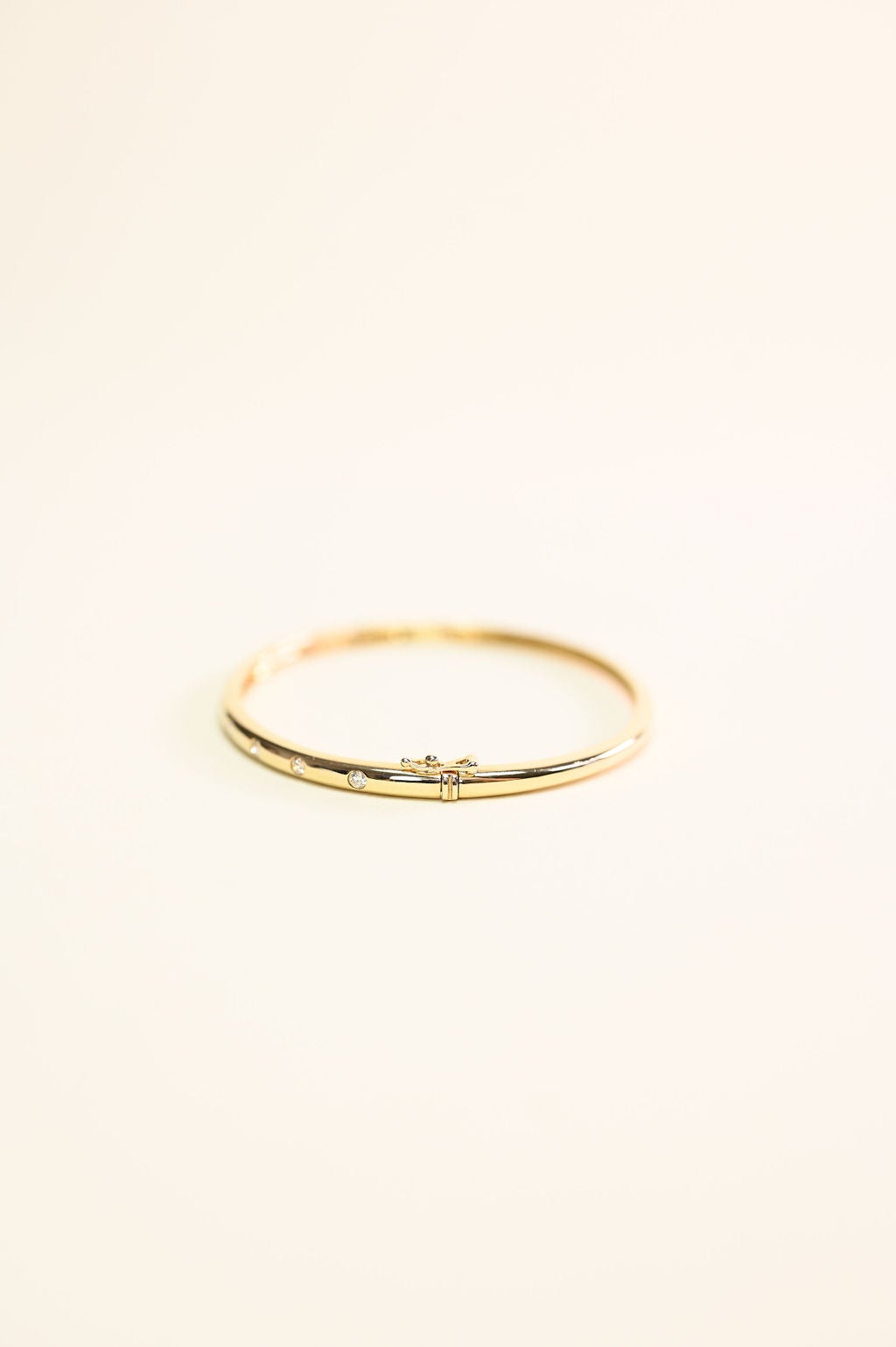 SOLID BANGLE WITH BEZEL DIAMONDS